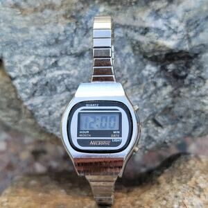 Vintage Watches Nelsonic Digital Quartz Watch Silver Tone Stretch Band Retro